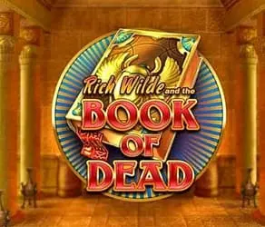 La imagen presenta el título Rich Wilde and the Book of Dead sobre un fondo del antiguo Egipto brillantemente decorado. Un escarabajo dorado adorna el libro.